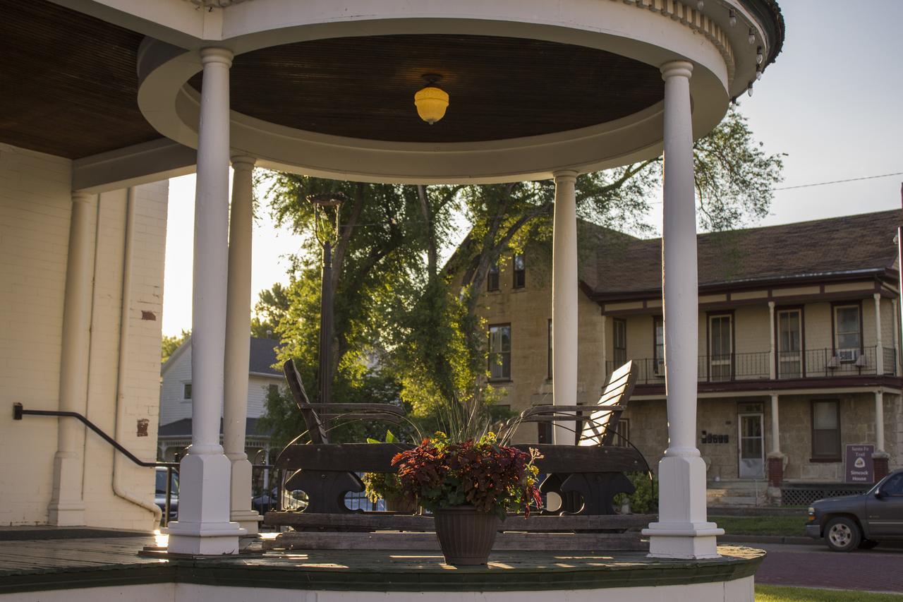 The Cottage House Council Grove Exterior photo